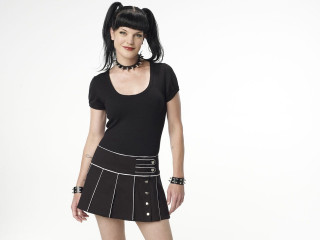 Gothic portrait black dress black - shirt free wallpaper