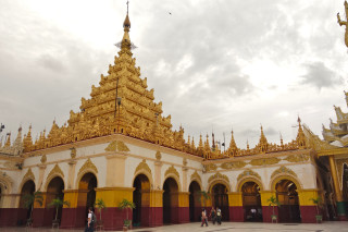 Golden roof clock tower building - fang congyi free wallpaper