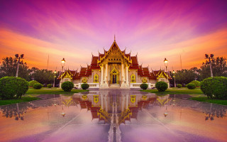 Large building clock tower fountain 4 - a reflection free wallpaper