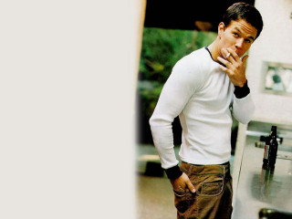 Man kitchen smoking cigarette serious - dom qwek free wallpaper