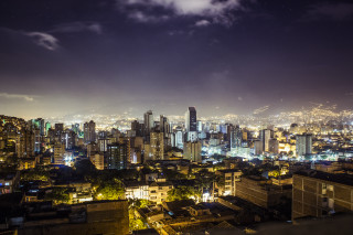 City skyline night full moon - altichiero free wallpaper