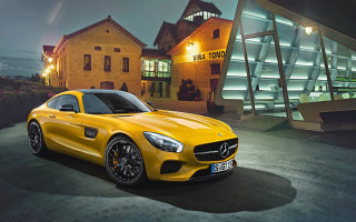 Yellow mercedes sports car night - constant permeke free wallpaper