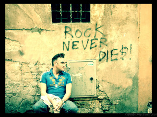 Man sitting wall graffiti box - rock free wallpaper