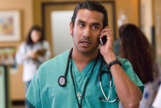 Man scrubs cellphone hospital hallway - dr. atl free wallpaper
