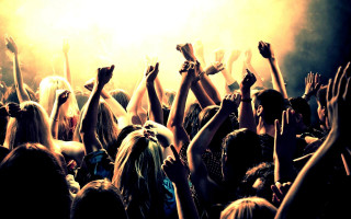 Concert crowd fire embers giant - a concert free wallpaper