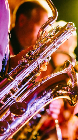 Close up person playing instrument - the background behind free wallpaper