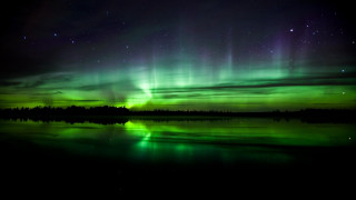 Green purple aurora lake night 2 - a reflection free wallpaper