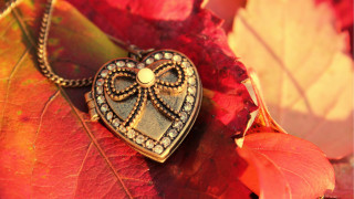 Heart shaped lock chain leaf - evert collier free wallpaper