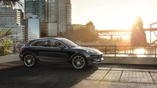 Black porsche cayenne city skyline - private press free wallpaper