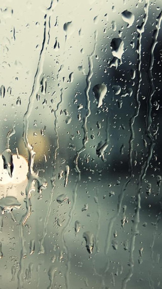 Window rain drops street building - a picture free wallpaper