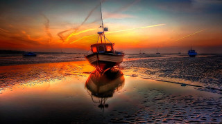 Sunset beach boat reflection omni - the background and the water free wallpaper