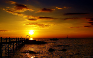 Sunset water pier boats clouds - a sky free wallpaper
