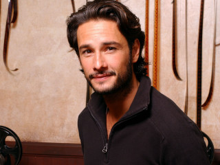 Man beard black shirt posing 3 - fabien charuau free wallpaper