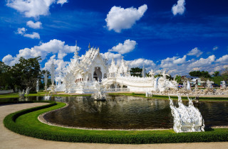 White building fountain sky clouds - a white building free wallpaper