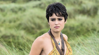 Woman yellow dress tall grass - a necklace free wallpaper