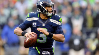 Football player holding ball crowd 2 - the sideline free wallpaper