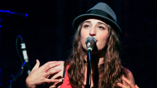 Woman hat singing microphone concert - her free wallpaper