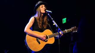 Woman hat singing microphone guitar - stage free wallpaper