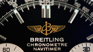 Watch gold lettering tiltshift portrait - ƒ 1. free wallpaper