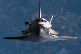 Space shuttle flying landing gear - gear free wallpaper