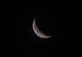 Crescent moon dark sky white - moon free wallpaper