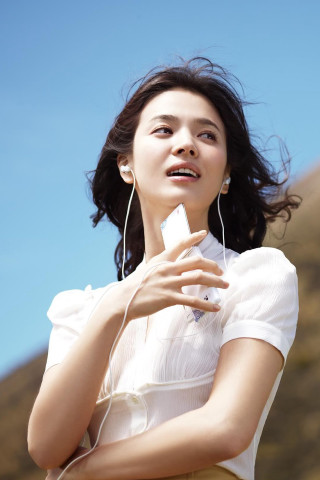 Woman earphones cell phone looking - a photorealistic painting free wallpaper