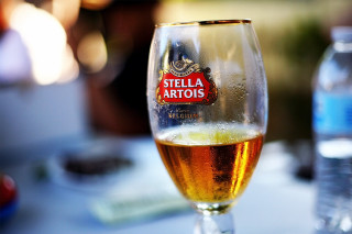 Beer glass bottle water table - top of a table next free wallpaper