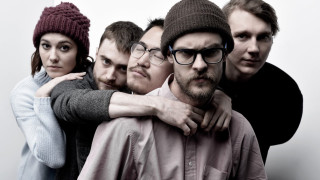 Group people glasses hats arm - their head free wallpaper