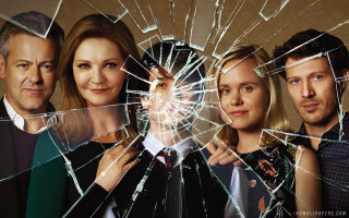 Group people broken glass window - heidelberg school free wallpaper