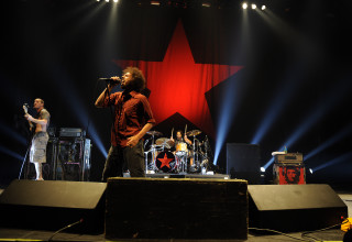 Band performing stage star red - stage free wallpaper