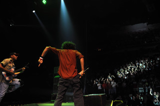 Man stage microphone stool performance - black arts movement free wallpaper