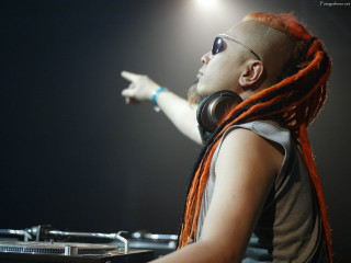 Man dreadlocks headphones DJ set - fei danxu free wallpaper