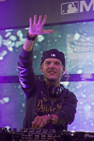 Man black hat dj purple - bronze free wallpaper