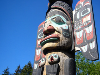 Totem statue blue sky trees - the foreground free wallpaper