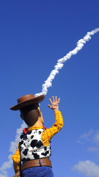 Man cowboy hat flying kite - andries stock free wallpaper
