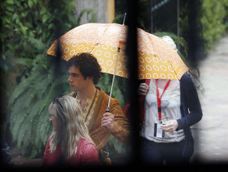 Man woman umbrella rain renaissance - their hand and a man holding free wallpaper