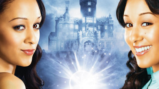 Smiling women castle light background - a castle in the background free wallpaper