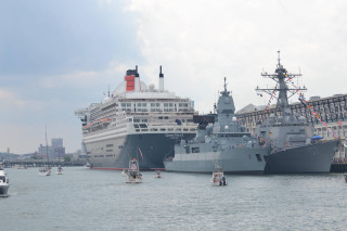 Large ship smaller ship dock - regionalism free wallpaper