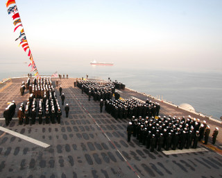 People ship deck flags group - a large group of people free wallpaper