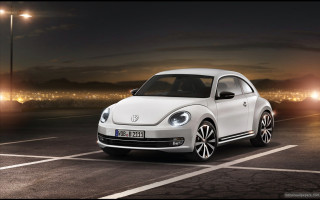 White volkswagen beetle night parking - the horizon behind free wallpaper