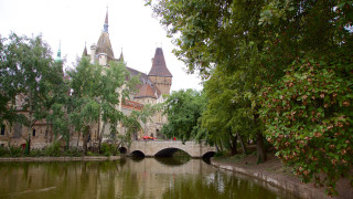 Bridge river castle trees mattepainting - a bridge over a river free wallpaper