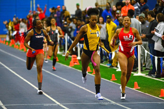 Women running track stadium crowd - a crowd of people watching free wallpaper