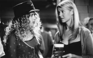 Women talking drinking beer bar - carey morris free wallpaper