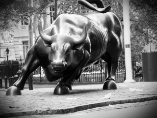 Bull statue black white city - institutional free wallpaper