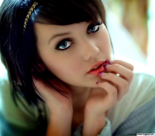 Woman headband ring nose ring - a photorealistic painting free wallpaper