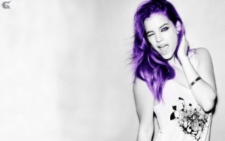 Woman purple hair posing hand - her wrist free wallpaper