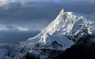 Snowy mountain cloudy sky plane - a cloudy sky above free wallpaper