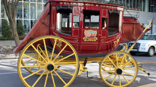Red yellow carriage city street - horse free wallpaper
