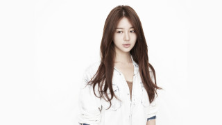 Woman long hair white background 2 - aaa game free wallpaper