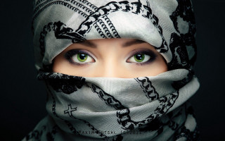 Woman green eyes scarf head - green eye free wallpaper